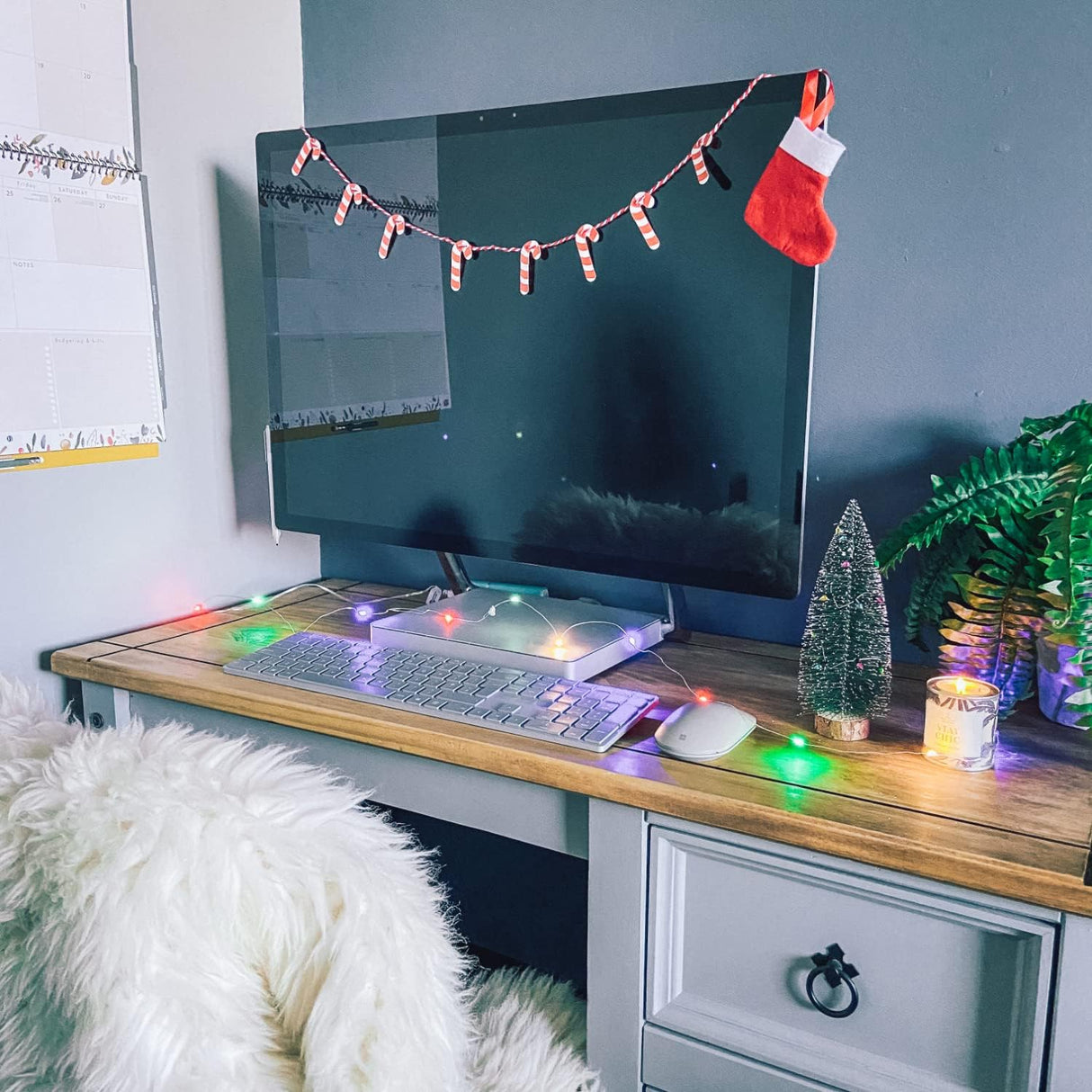 Decorate Your Christmas Desk